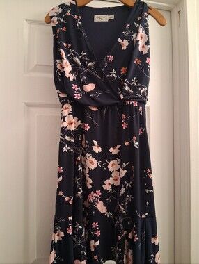 Eliza J Feminine Black Floral Dress Size 2